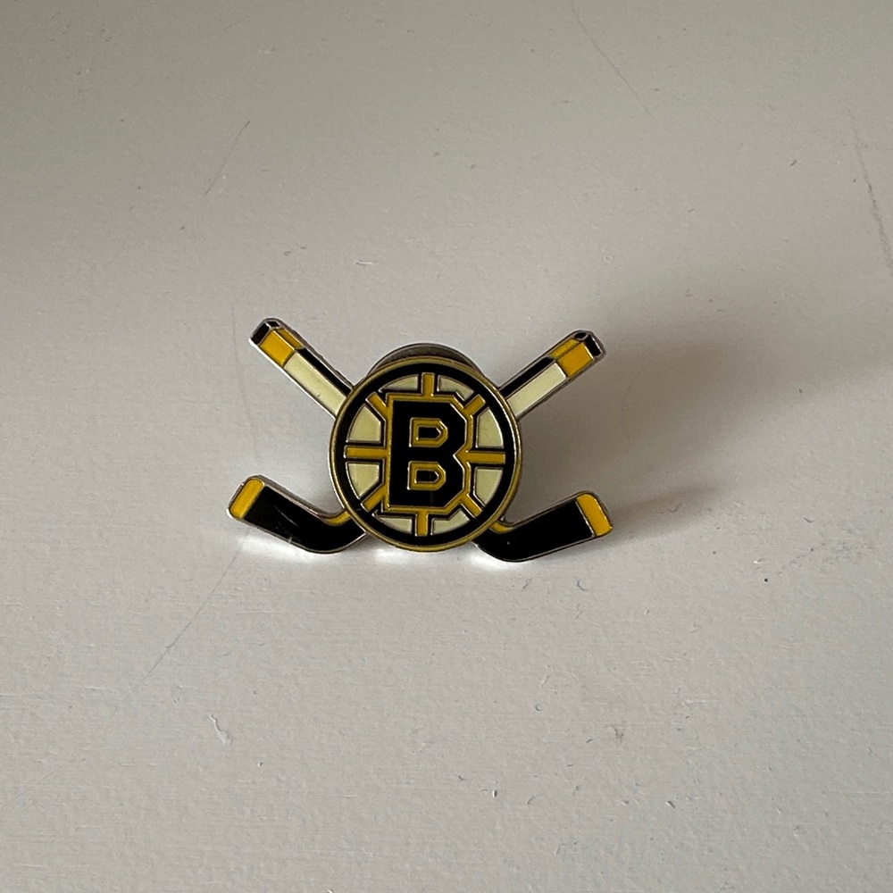Boston Bruins Black & Gold Hockey Pin